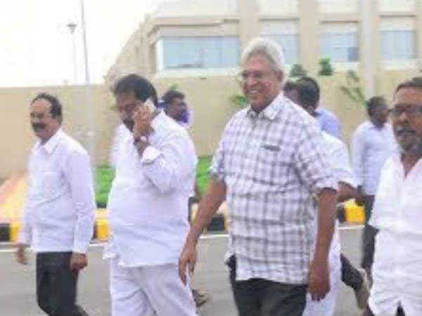 ఉండవల్లికి...సిఎం ఆహ్వానం