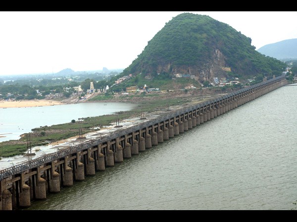చవగ్గా కట్టబెడుతున్నారనే ఆరోపణలతో వెనక్కి
