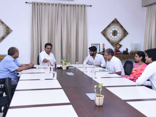 రూ.25లక్షల చెక్కును అందజేసి..
