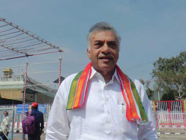Former MP Yarlagadda Lakshmi Prasad comments over CM Chandra Babu Former MP Yarlagadda Lakshmi Prasad comments over CM Chandra Babu