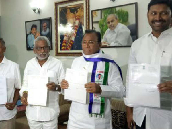 వైసీపి ఎంపీలు రాజీనామాలతో సాధించిందేమిటి..