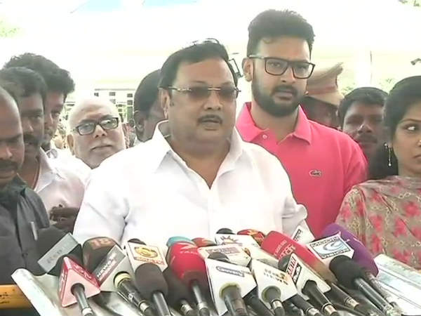 Karunanidhis close aids are with me,says Alagiri ahead of Party key meeting Karunanidhis close aids are with me,says Alagiri ahead of Party key meeting