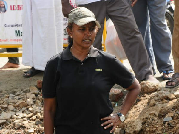 కరుణ ఫ్యామిలీకి ప్రోటోకాల్ గురించి చెప్పగా