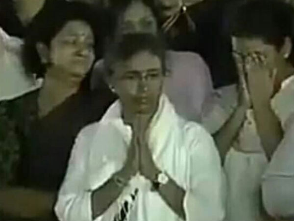 కరుణానిధి గురించి ఆముధ