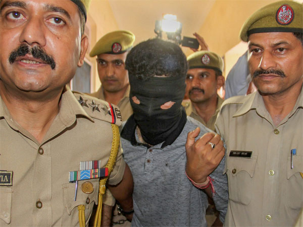 Independence Day terror: Kashmir youth with 8 grenades arrested in Delhi Independence Day terror: Kashmir youth with 8 grenades arrested in Delhi