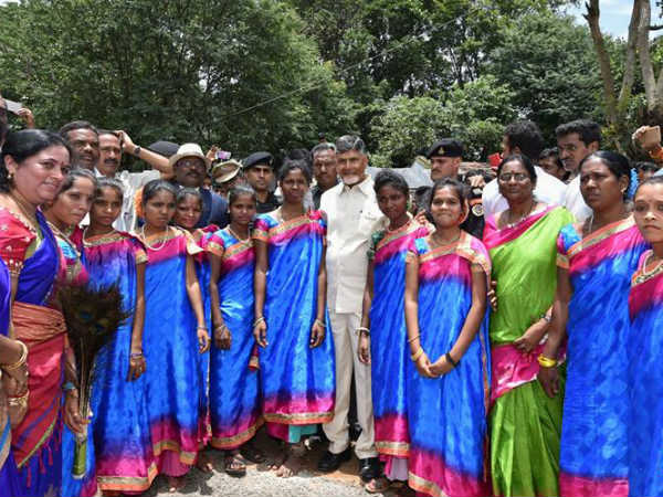 గిరిజనులకు...వరాల జల్లు