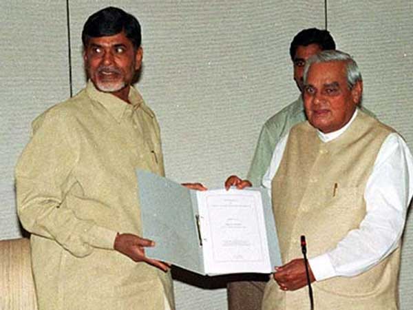 శిఖరం అంత ఎదిగినా కించిత్ గర్వం తెలియని వ్యక్తిత్వం వాజ్ పేయిది..!!