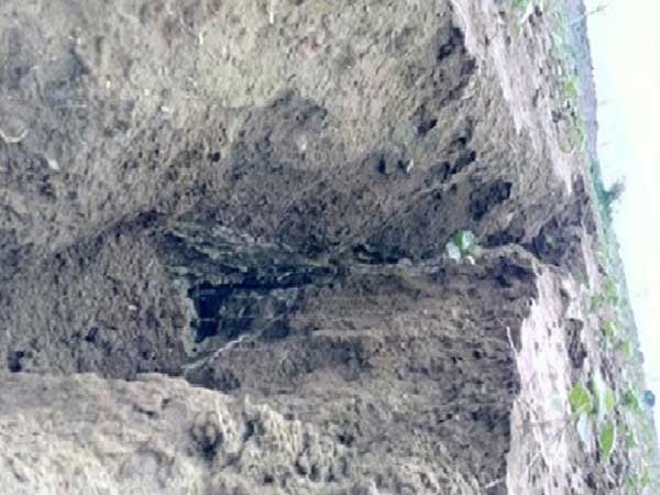 A giant crack appeared in the ground in Andhra Pradesh, seemingly overnight A giant crack appeared in the ground in Andhra Pradesh, seemingly overnight