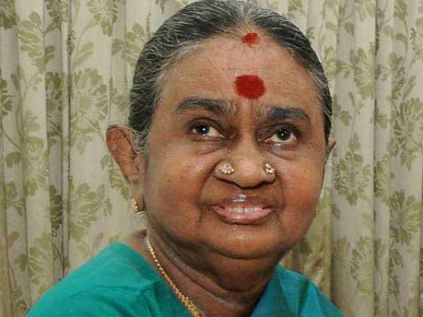M Karunanidhi wife Dhayallu Ammal allowed to Apollo Hospital due to respiratory problem M Karunanidhi wife Dhayallu Ammal allowed to Apollo Hospital due to respiratory problem