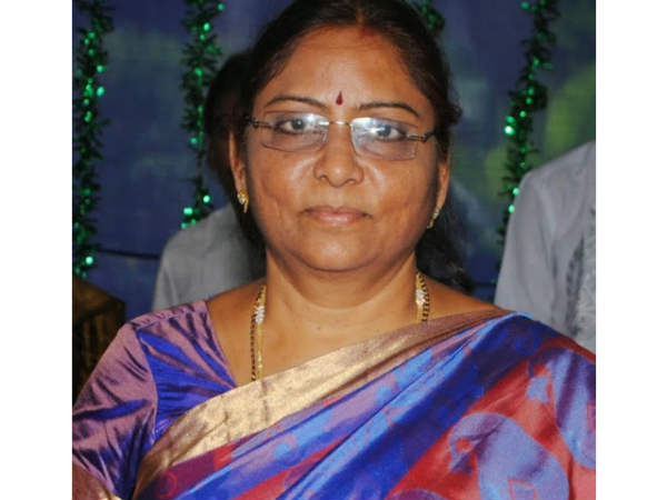 ఆమె కూడానా...మరో షాక్...