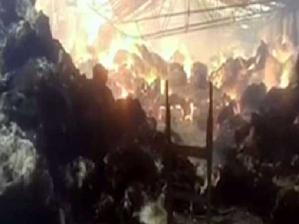 Massive fire Accident in Guntur Cotton Godown...huge loss Massive fire Accident in Guntur Cotton Godown...huge loss