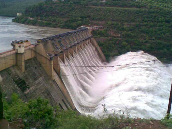 శ్రీశైలానికి...పోటెత్తిన వరద