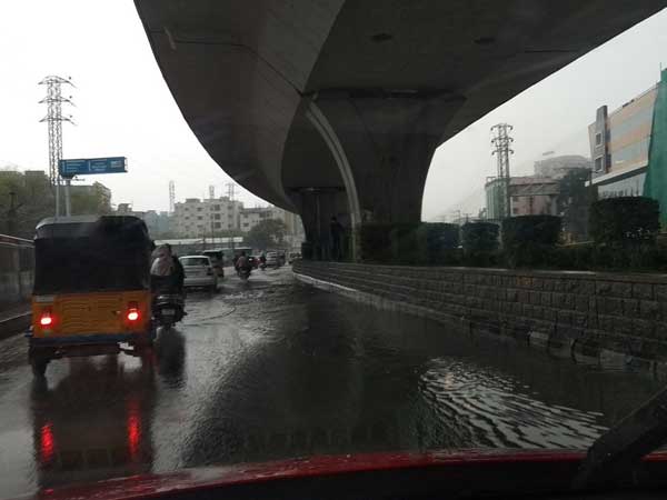 Heavy rains lash Hyderabad, city sees waterlogging and traffic jams Heavy rains lash Hyderabad, city sees waterlogging and traffic jams