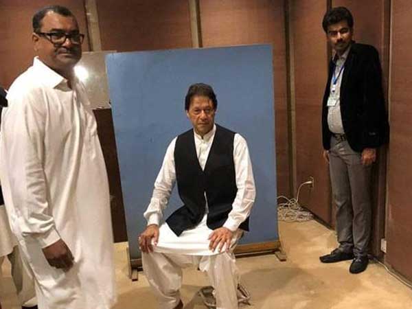 Imran Khan borrows photographers waistcoat for NA photo session Imran Khan borrows photographers waistcoat for NA photo session