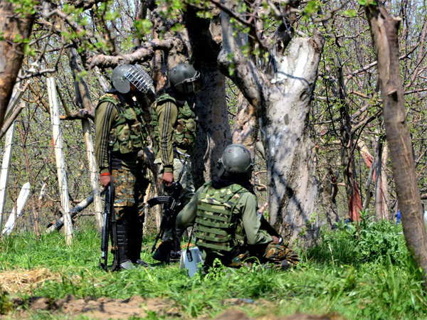 4 Army men martyred, 2 terrorists killed in Kashmir’s Gurez 4 Army men martyred, 2 terrorists killed in Kashmir’s Gurez
