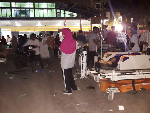 Indonesia earthquake leaves at least 82 dead in Lombok, Bali as residents flee Indonesia earthquake leaves at least 82 dead in Lombok, Bali as residents flee
