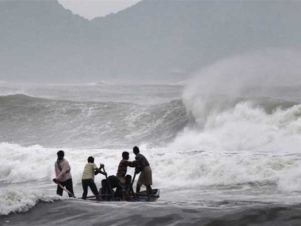 ఒడ్డుకు చేరాలనే...ఆశ,ప్రయత్నం