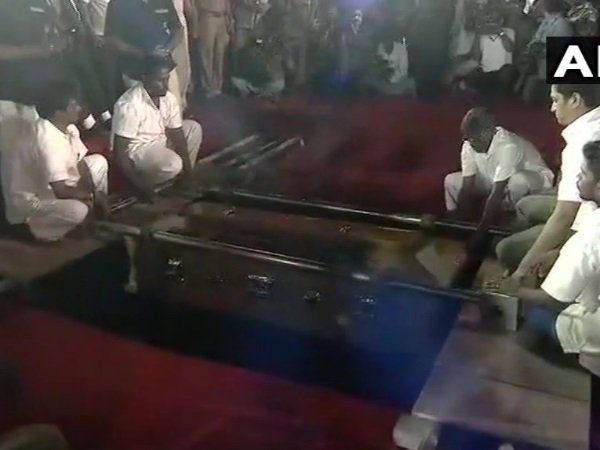 Why burial not cremation for Karunanidhi Why burial not cremation for Karunanidhi