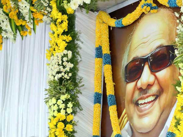 మెరీనా బీచ్ కోసం సీఎం చేతులు పట్టుకొని వేడుకున్నా