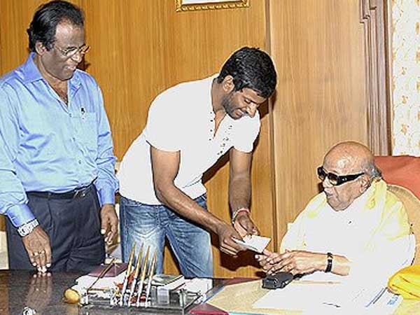 KALAIGNARS DEMISE: VISHAL MAKES AN IMPORTANT REQUEST KALAIGNARS DEMISE: VISHAL MAKES AN IMPORTANT REQUEST