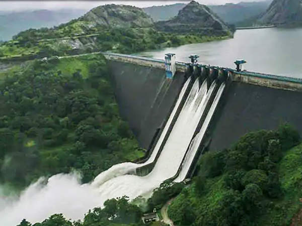 Kerala Floods: Reliance Foundation Donates Rs 21 Crore, Provides Aid Material Worth Rs 51 Crore Kerala Floods: Reliance Foundation Donates Rs 21 Crore, Provides Aid Material Worth Rs 51 Crore
