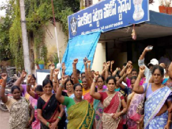 Midday meals workers arrest Midday meals workers arrest