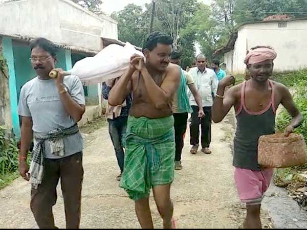 Odisha MLA conducts last rites of elderly beggar Odisha MLA conducts last rites of elderly beggar