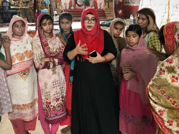 Shool being run in a temple in Pakistan Shool being run in a temple in Pakistan