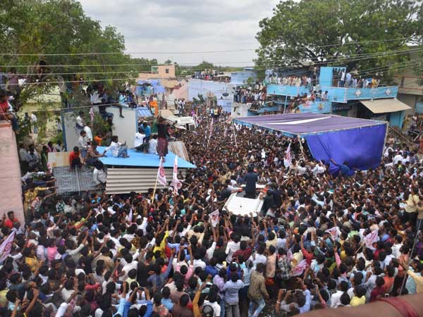 యువకులు సమస్యలు తీసుకొస్తున్నారు