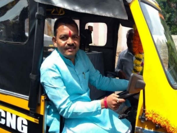 2012లో ఎంఎన్ఎస్ తరఫున, 2017లో బీజేపీ నుంచి గెలుపు