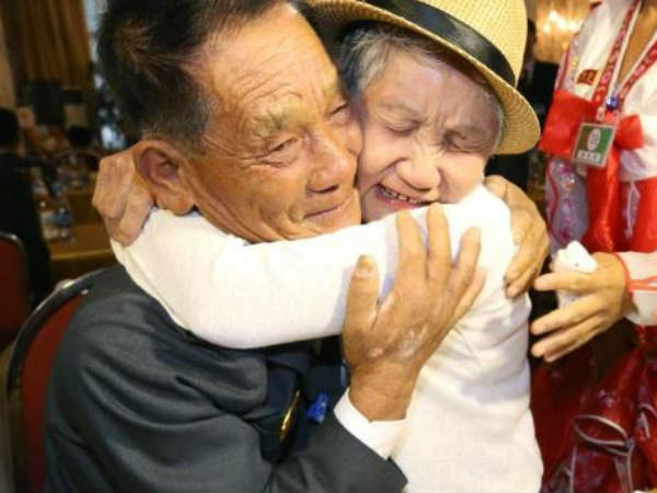 This mother and son reunite after 68 years..here is why? This mother and son reunite after 68 years..here is why?