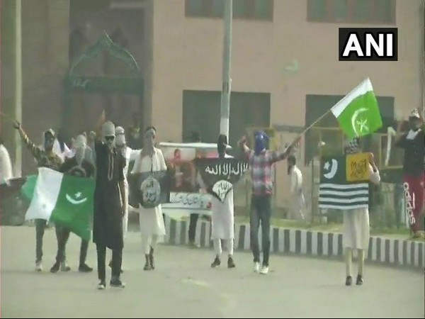 Stone pelters in Srinagar creates ruckus after Eid prayers Stone pelters in Srinagar creates ruckus after Eid prayers