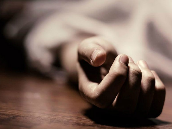కొడుకులా కావొద్దని 100 హెల్మెట్లు పంచారు