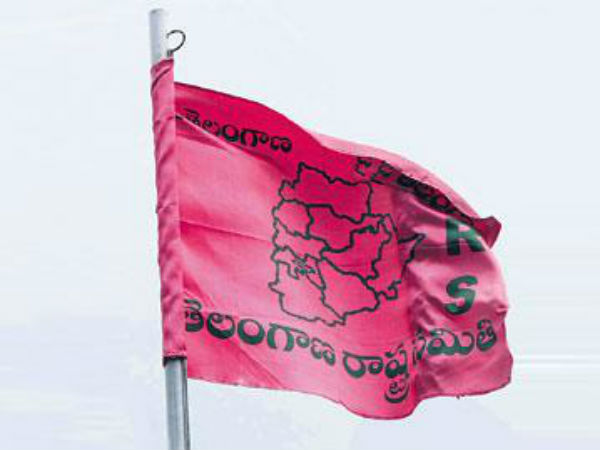 గులాబీ పార్టీలో భగ్గమంటున్న గ్రూపు తగాదాలు..! నివేదన సభకు తరలి వస్తారా..? రారా..?