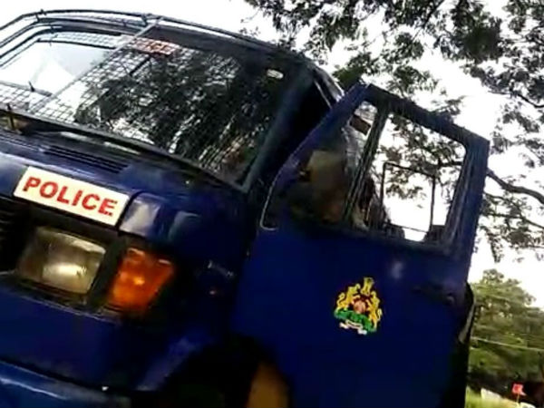 Karnataka police helped notorious criminal to meet their family members on the way back to jail Karnataka police helped notorious criminal to meet their family members on the way back to jail