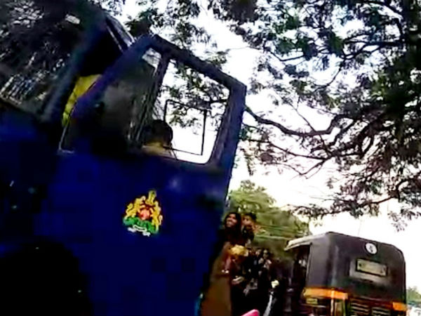 Karnataka police helped notorious criminal to meet their family members on the way back to jail Karnataka police helped notorious criminal to meet their family members on the way back to jail