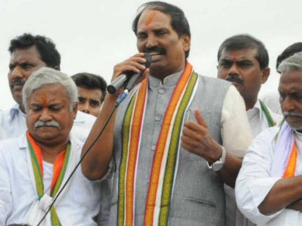 చిచ్చు రగిల్చిన ఉత్తమ్ ప్రకటన.. హైకమాండ్ వద్దకు పంచాయితి..