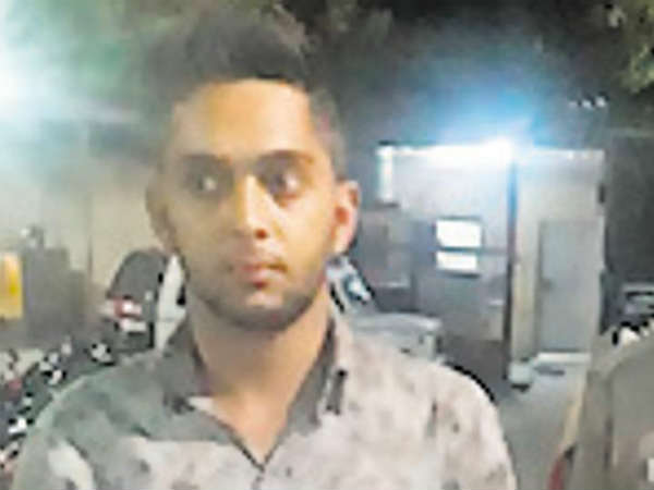 BTech graduate held for duping delivery boy, stealing Rs 90K watch to surprise girlfriend BTech graduate held for duping delivery boy, stealing Rs 90K watch to surprise girlfriend