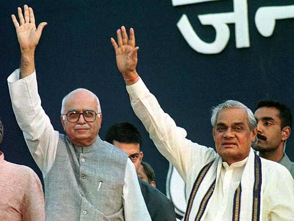ఒంటరినయ్యానంటూ అద్వానీ