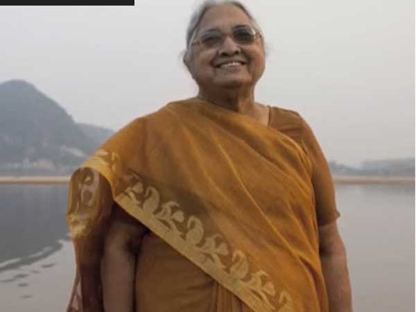 తొలి మహిళా నేత