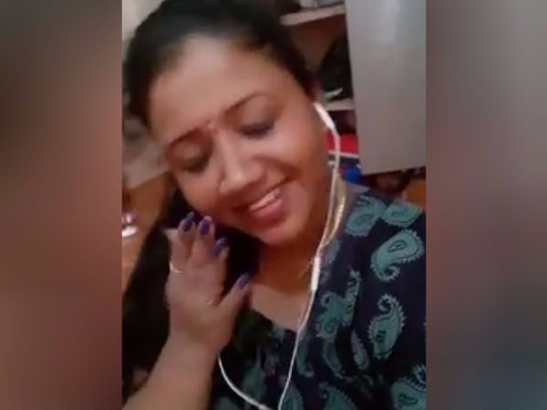 లవ్ స్టోరీ చెప్పాలి