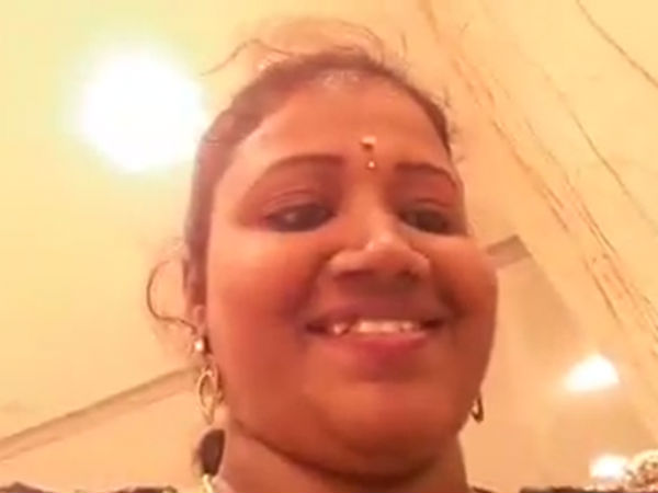 పోలీసు మొబైల్ తో ఫోన్