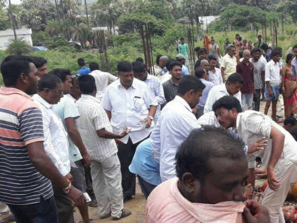 చిన్నారిని చూసి ఈటెల భావోద్వేగం