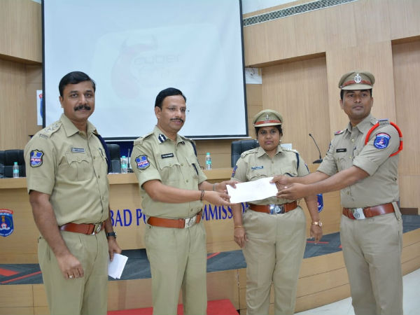 టెలీకాలర్లను అలా తీసుకొని, ఇలా వాడుకుంటారు