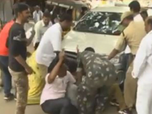 Communist party leaders stopped central Minister Ananth Kumar Hegdes Vehicle Communist party leaders stopped central Minister Ananth Kumar Hegdes Vehicle