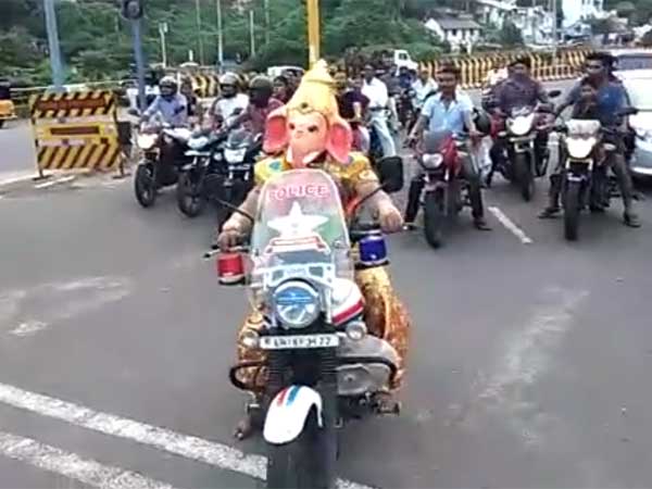 Amazing initiative by AP Traffic Police in Vizag Amazing initiative by AP Traffic Police in Vizag