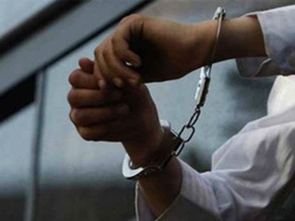 Indian Origin father son arrested for duping bank of Rs.270 crore Indian Origin father son arrested for duping bank of Rs.270 crore