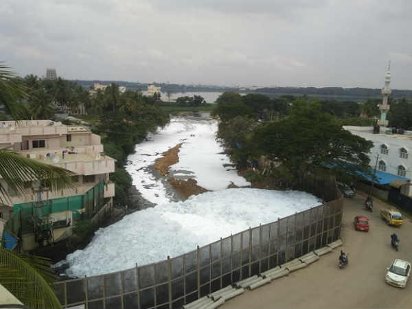 బెలందూర్ సరస్సు నుంచి మళ్లీ అదే నురుగు