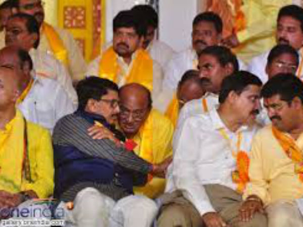 నోటీసులపై ఏం చేద్దాం...టిడిపి మంతనాలు