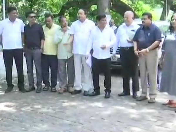 Congress stakes claim to form govt in Goa Congress stakes claim to form govt in Goa